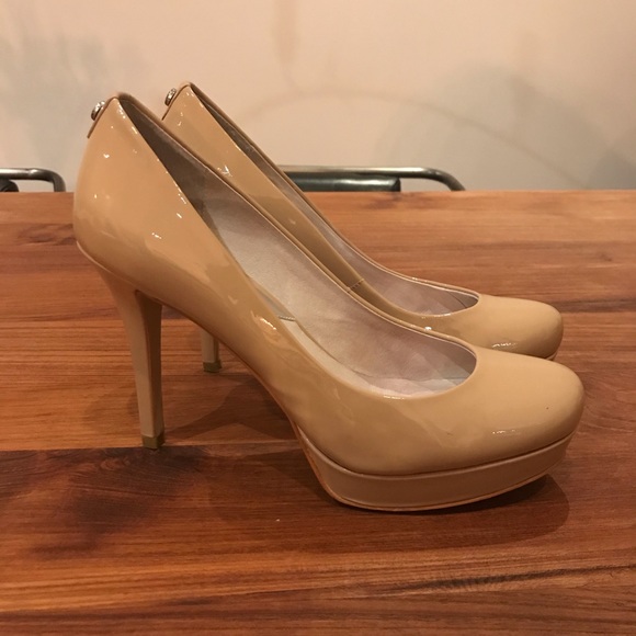 Michael Kors Patent Leather Beige Pumps 4” Heels - Picture 2 of 11